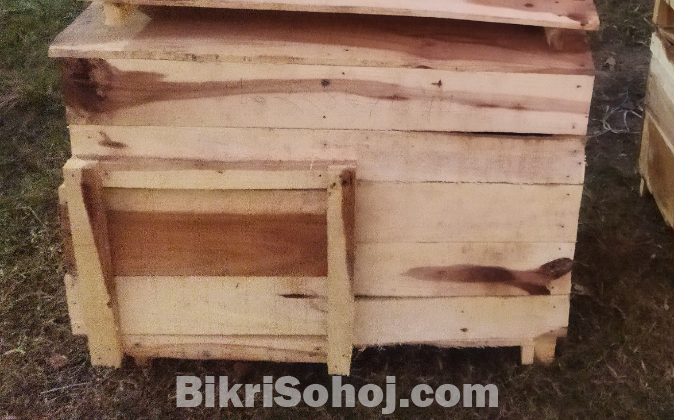 হাঁস - মুরগির খোপ।